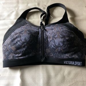 Victoria Secret maximum support padded sports bra.